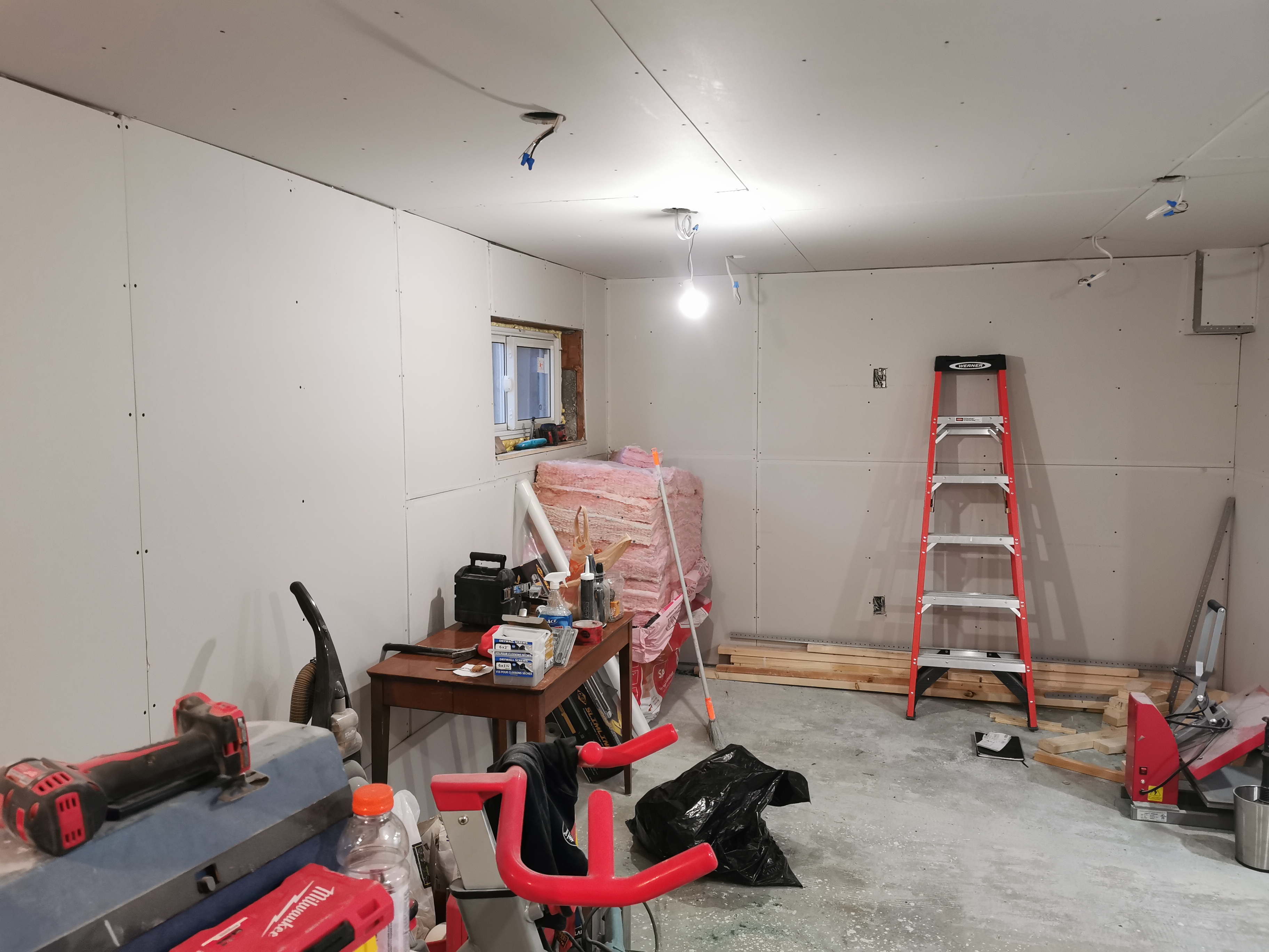 Here is an image of a kitchen.